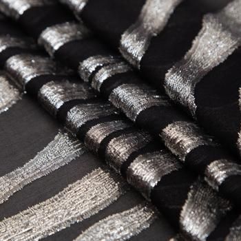 Шифон деворе шелковый 068-19623 черный/серебро