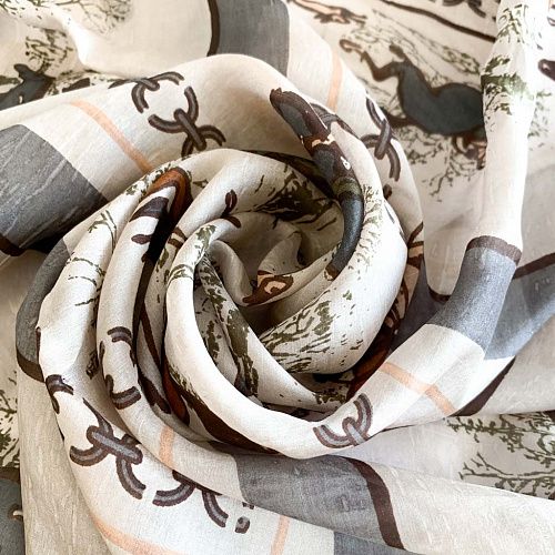 Платок шифоновый П001 серебристо-серый принтованный